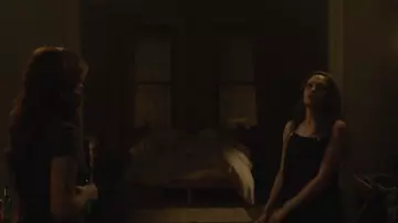 El mono corto de Darlene Alderson (Carly Chaikin) en Mr Robot S03E09