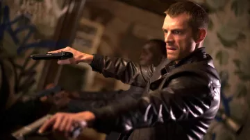Chaqueta de cuero usada por el coronel Rick Flag (Joel Kinnaman) como se ve en Suicide Squad