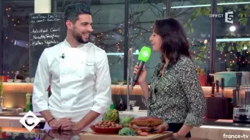 La blouse à fleurs de Marion Ruggieri dans C à vous du 30/11/2017