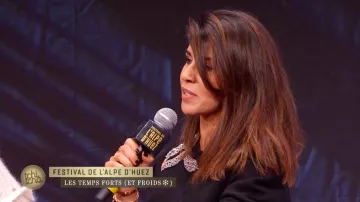 The sweater is embellished with a snake in rhinestone Reem Kherici in Tchi tcha Alps d'huez the 30/01/2018