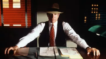Corbata Roja y Negra usada por Dick Tracy (Warren Beatty) como se ve en Dick Tracy