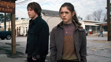 American Apparel Coucher de soleil Cavalier porté par Nancy Wheeler (Natalia Dyer) comme on le voit dans des Choses plus étranges S01E06