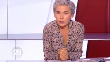La chemise imprimée de Elisabeth Quin dans 28 minutes du 28/10/2017