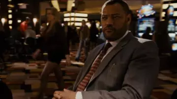 La veste de costume grise de Cole Williams (Laurence Fishburne) dans Las Vegas 21