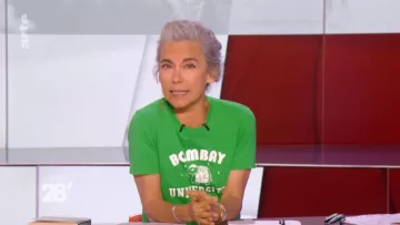 Camiseta de la universidad de Elisabeth Quin en Bombay en 28 minutos a partir del 26/06/2017