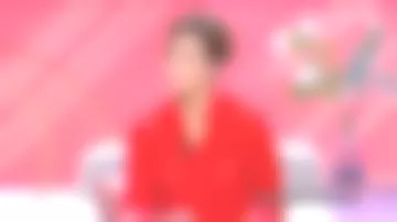 La camisa roja de lunares de Faustine Bollaert en Ça comienza aujourd'hui del 02/02/2018