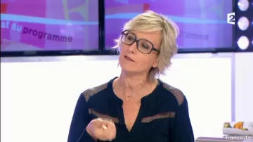 La Blouse avec empiècements plumetis noir de Sylvie Adigard dans C'est au programme du 19/10/2017