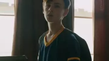 Navy blue shirt with yellow stripes worn by Bill Denbrough (Jaeden Lieberher) in It (2017)