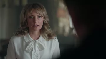 La pajarita blanca de Alice Cooper (Mädchen Amick) en Riverdale S02E12