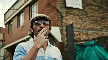 Les lunettes de soleil de Gustavo Gaviria (Juan Pablo Raba) dans Narcos S01E08