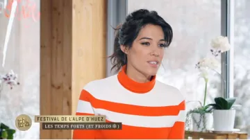Le pull orange à rayures blanches de Laurie Cholewa dans Tchi tcha du 30/01/2018