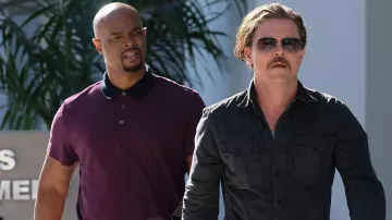 Sunglasses aviator of Martin Riggs (Clayne Crawford) in Lethal Weapon S02E01