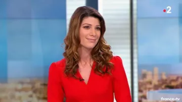 El vestido rojo cuello en V de Chloe Nabedian en Le journal de 13H de France 2 del 04/02/2018