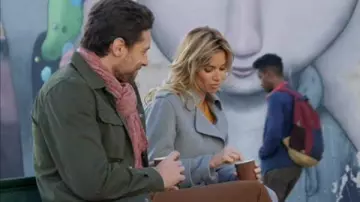 The gray coat worn by Chloe (Ingrid Chauvin) in Tomorrow belongs to us S01E06