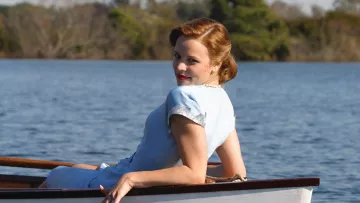 The dress sky blue Allison Hamilton (Rachel McAdams) in never forget