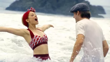 The swimsuit Allison Hamilton (Rachel McAdams) in never forget