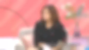 La sudadera bordada cereza de Faustine Bollaert en Ça comienza aujourd'hui del 05/02/2018