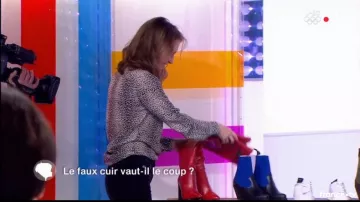 Les boots santiag noir et bleu en cuir végétal conseillées dans C'est au programme du 30/01/2018