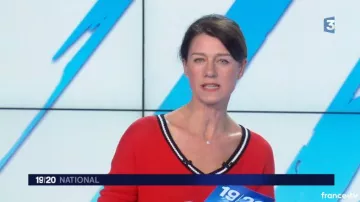 El jersey rojo cuello en V de Carole Gaessler en el 20/19 del 24/01/2018