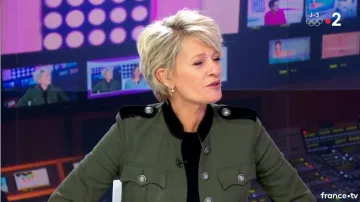 La veste militaire kaki de Sophie Davant dans C'est au programme du 06/02/2018