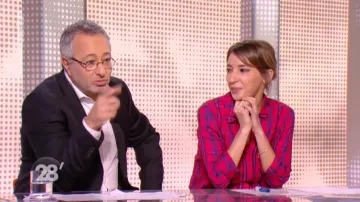 La chemise à carreaux de Nadia Daam dans 28 minutes du 06/02/2018