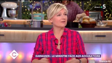 La chemise à carreaux de Anne-Elisabeth Lemoine dans C à vous du 29/01/2018