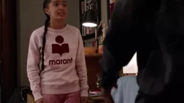 Sudadera rosa Isabel Marant usada por Zoey Johnson (Yara Shahidi) en Grown-Ish S01E06