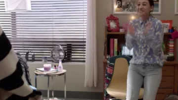 Camisa de seda de Ana Torres (Francia Raisa) como se ve en Grown-Ish S01E06