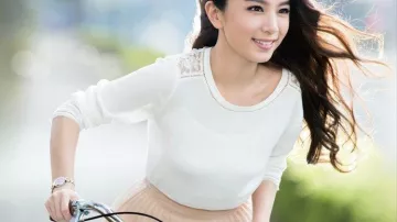 La falda plisada de Yi Sheng Xue (Hebe Tian) en las corridas de toros