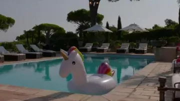 the buoy giant unicorn in a ambition's intimate 06.02.18
