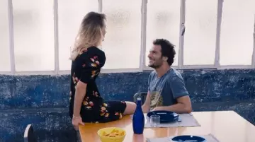 La robe à fleurs dans le clip États d'amour de Amir