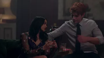 La robe Zara de Veronica Lodge (Camilia Mendes) dans Riverdale S02E05