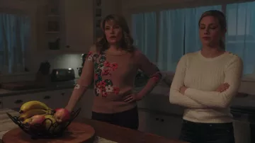 Suéter de flores de Alice Cooper (Mädchen Amick) en Riverdale S02E13