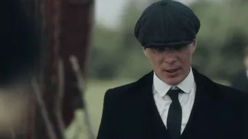 La casquette type "Baker Boy" de Thomas Shelby (Cillian Murphy) dans Peaky Blinders S04E03