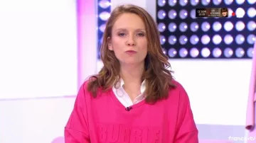 Le sweat rose Bubble gum crop top  de Sophie Brafman dans C'est au programme du 09/02/2018