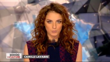 El vestido de encaje bitono de Camille Lavabre en La météo de Camille en L'info du vrai del 16/01/2018