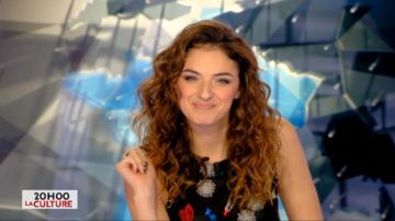 El vestido de tul bordado de Camille Lavabre en La météo de Camille en L'info du vrai del 31/01/2018