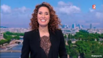 Le Haut en dentelle de Chantilly por Marie-Sophie Lacarrau en Le journal de 13H de France 2 de 02/01/2018