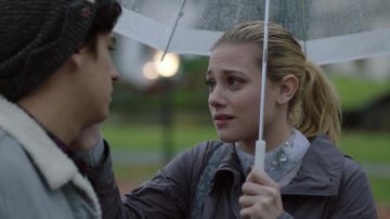 The neck sweater adorned with Club Monaco to Betty Cooper (Lili Reinhart) in Riverdale S02E13