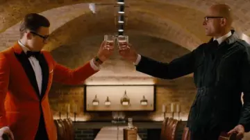 La veste orange de Eggsy (Taron Egerton) dans Kingsman : Le cercle d'or