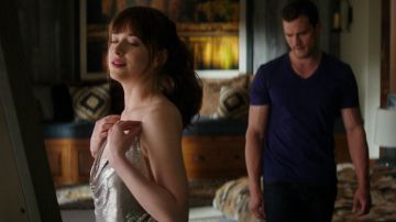 The gold colour of Anastasia Steele (Dakota Johnson) in Fifty shades lighter