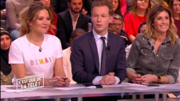 The t-shirt Tomorrow, Stéphanie Loire in It is that the television in the 08/02/2018