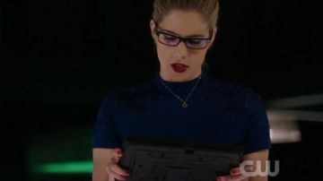La robe GUESS de Felicity Smoak (Emily Bett Rickards) dans Arrow S06E13