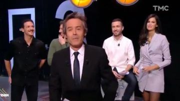 El vestido blazer gris a cuadros de Lilia Hassaine en Quotidien del 12/02/2018