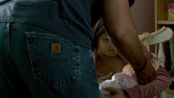 The jean Carhartt Chris Kyle (Bradley Cooper) in American Sniper