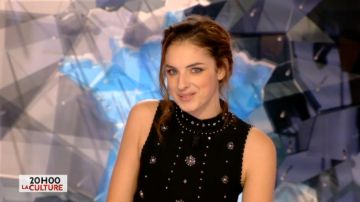 El vestido decorado con pedrería de Camille Lavabre en La météo de Camille en L'info du vrai del 12/01/2018