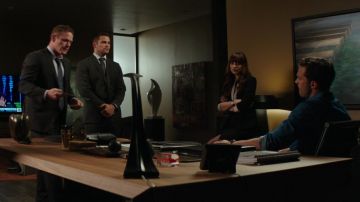 The black skirt of Anastasia Grey (Dakota Johnson) in Fifty shades of Grey