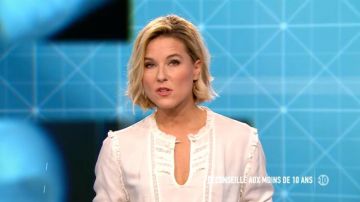 El top blanco con volantes de Stéphanie Renouvin en Choc veto del 09/02/2018