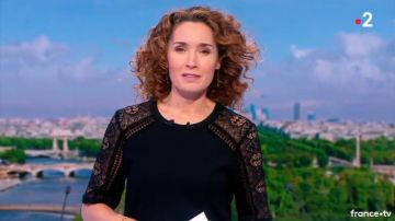 Black Dress lace sleeves of Marie-Sophie Lacarrau in The journal de 13h de France 2, 14/02/2018