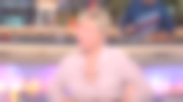 La chemise en soie rose de Anne-Elisabeth Lemoine dans C à vous du 14/02/2018